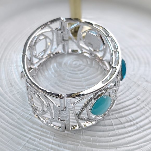 Rhodium Plated Silver Bracelet with Blue Austrian Crystals - Picture 6 of 6